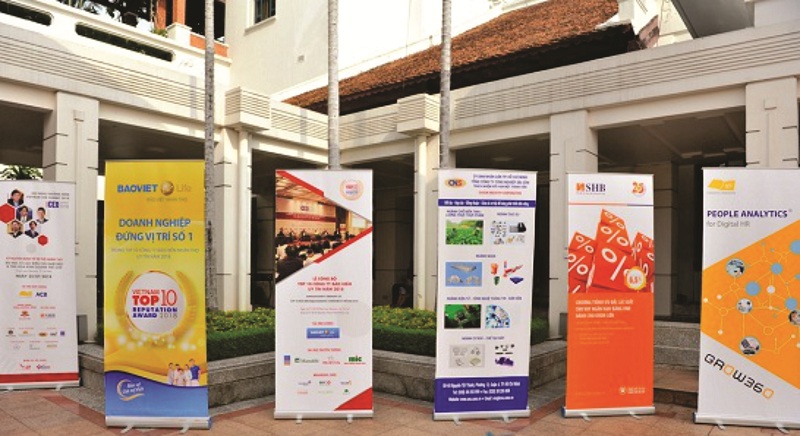 Báo giá in standee Hà Nội
